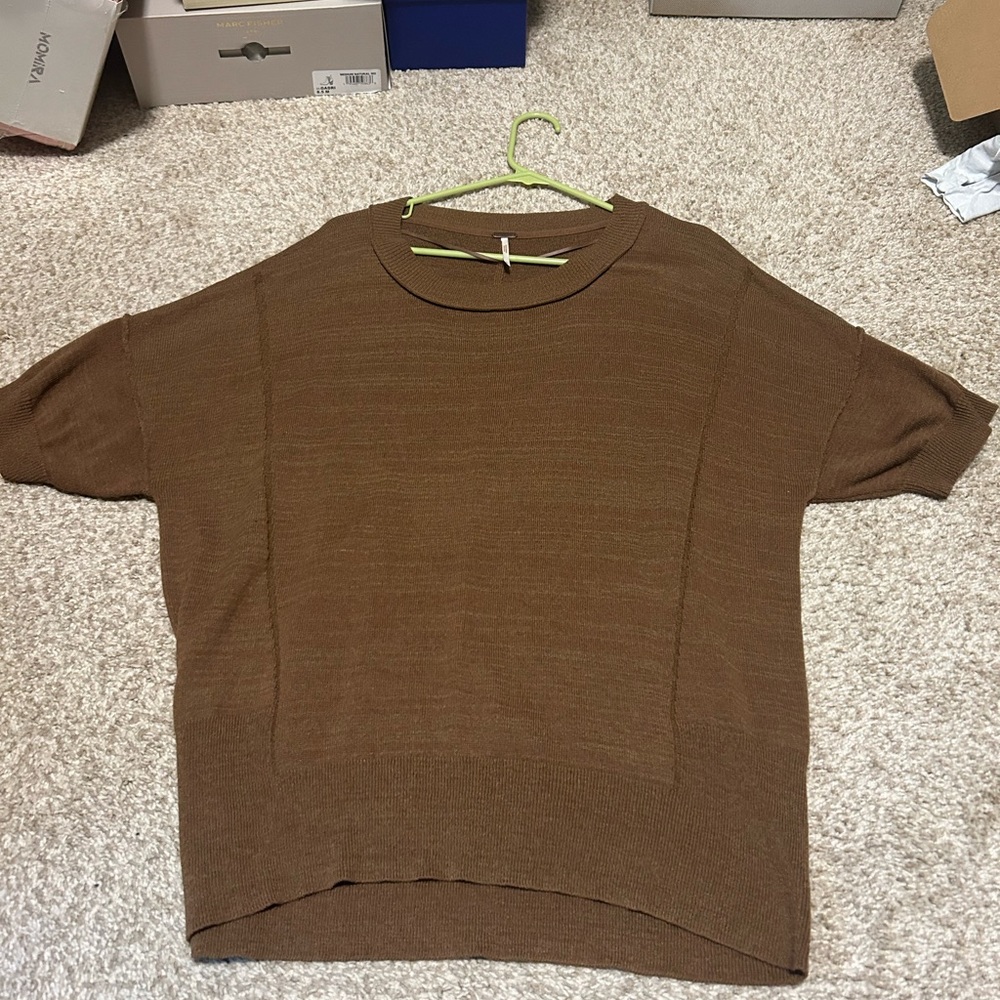 Like new. Sz XS free people oversized short sleeve sweater
